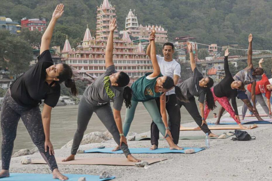 best yoga retreats in rishikesh